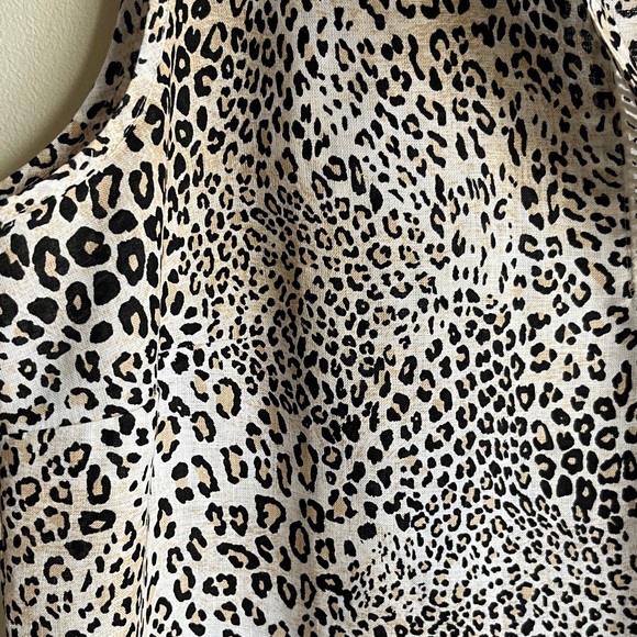 Chico's Black and White Animal Print Sleeveless Linen No Iron Blouse Sz 10 - Picture 7 of 12